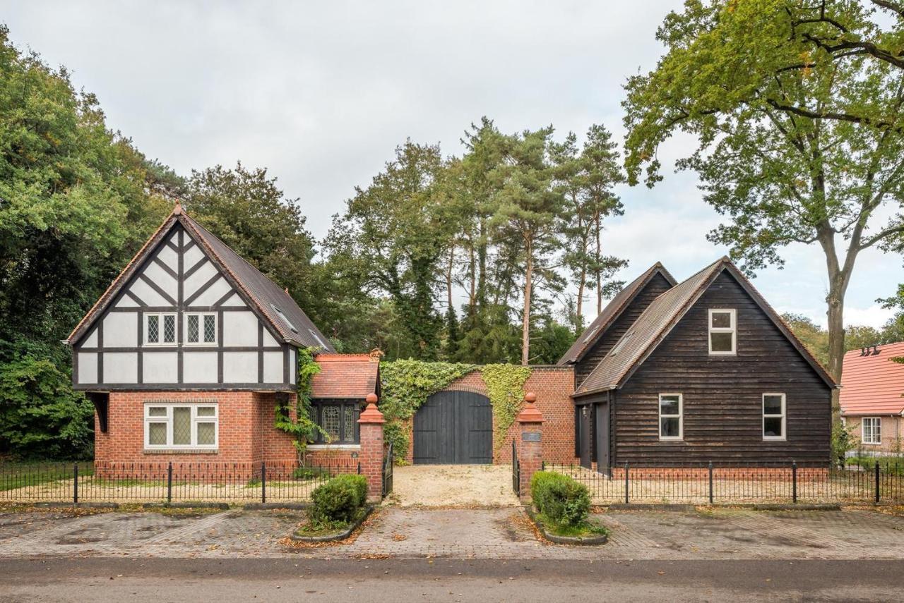 Beautiful English Villa With Hottub Zuidwolde  Exterior photo